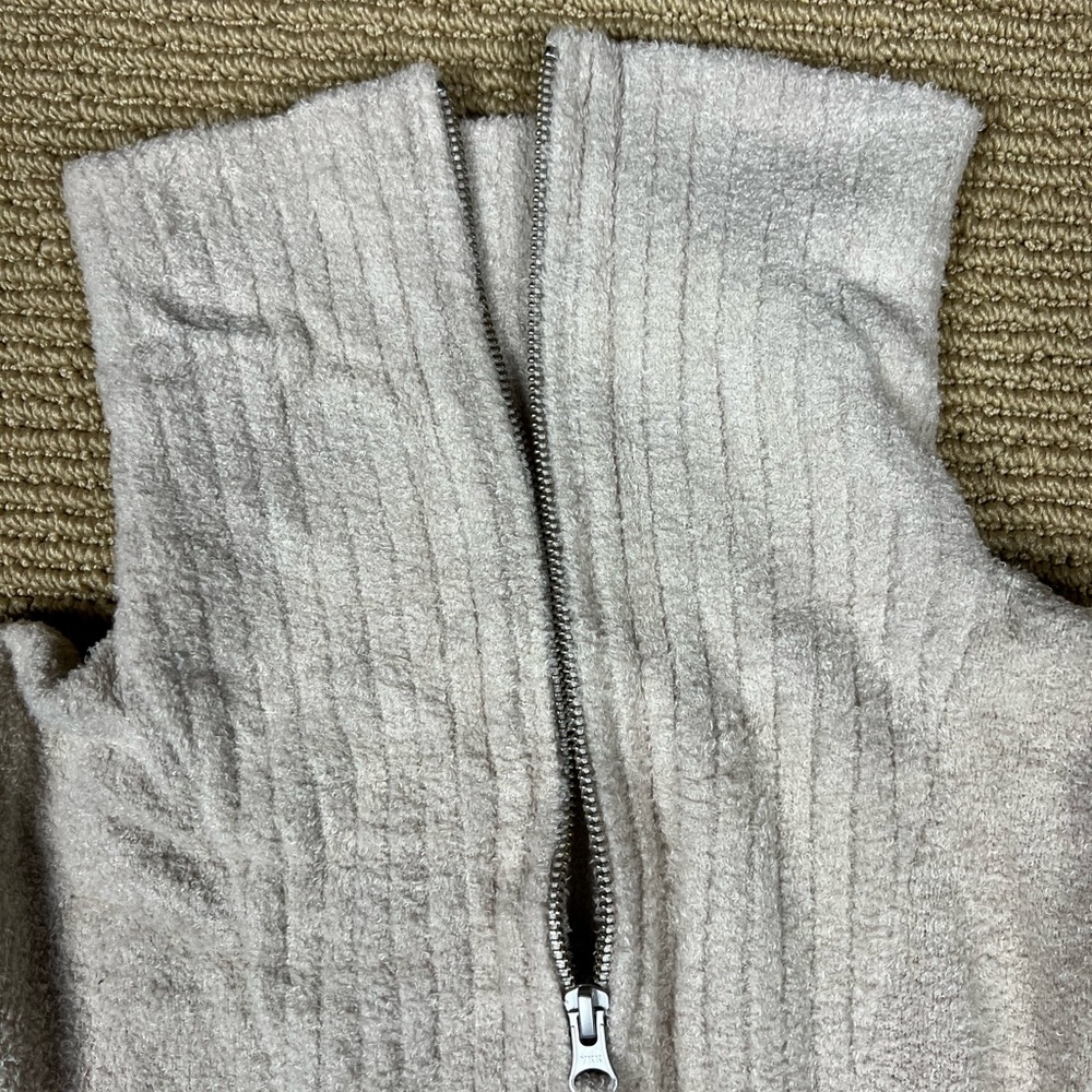 Barefoot Dreams Cozy Cream Zip-Up‎ - Picture 6 of 9